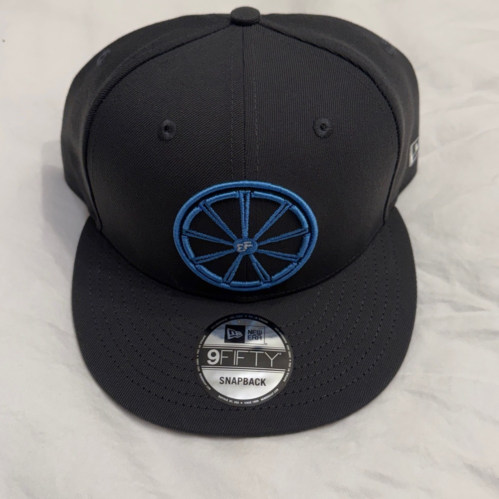 New Era Grey 9Fifty Snapback Hat